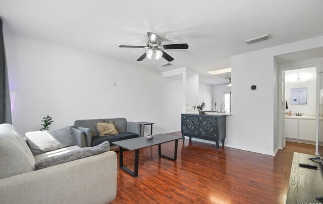 3-bedroom rental at 12 Weathering Crk in Leon Valley, TX — photo 4