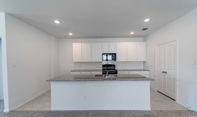 4-bedroom rental at 8438 Eyas Meadows in San Antonio, TX — photo 5