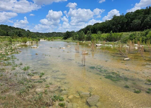 3-bedroom rental at 230 Broken Spur in Bandera, TX — photo 4