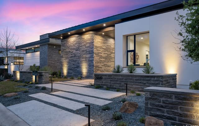 6-bedroom rental at 24619 Cliff Line in San Antonio, TX — photo 3