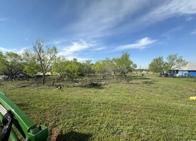 rental at 148 County Road 2667 in Devine, TX — photo 2