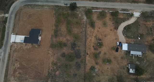 rental at 148 County Road 2667 in Devine, TX — photo 4