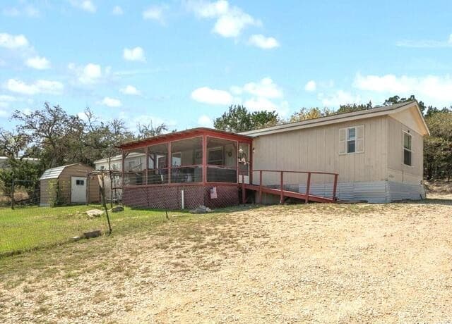 3-bedroom rental at 1128 Wright in Bandera, TX — photo 4