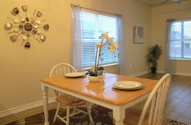 4-bedroom rental at 740 Crestview in Floresville, TX — photo 5