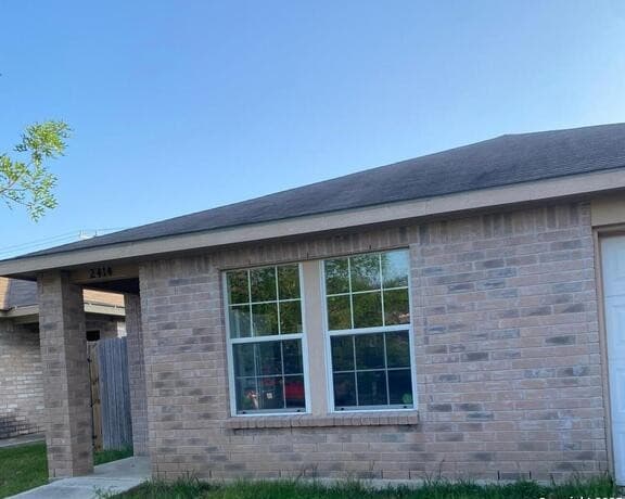 3-bedroom rental at 2414 Mission Ct in San Antonio, TX — photo 5