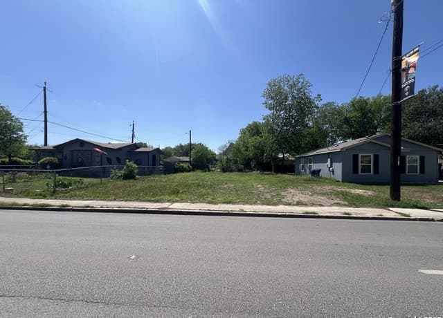 rental at 3338 Martin Luther King in San Antonio, TX — photo 2