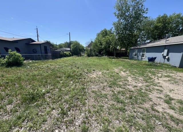 rental at 3338 Martin Luther King in San Antonio, TX — photo 3