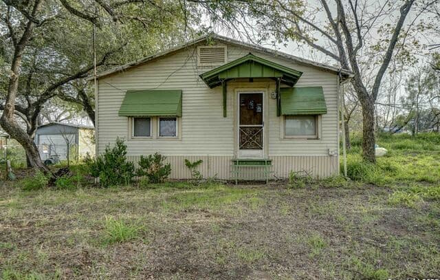2-bedroom rental at 18186 Wisdom in Lytle, TX — photo 2