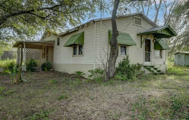 2-bedroom rental at 18186 Wisdom in Lytle, TX — photo 3