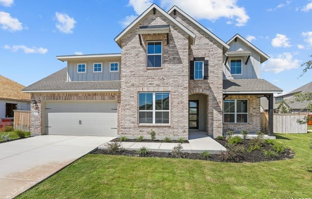 4-bedroom rental at 165 Annette Dr in Castroville, TX — photo 1