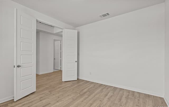 4-bedroom rental at 165 Annette Dr in Castroville, TX — photo 5