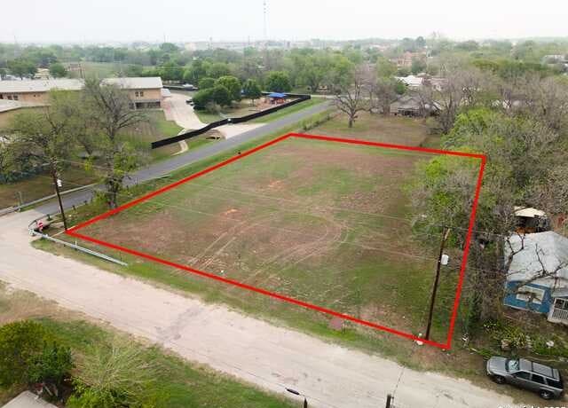 rental at 1306 B St in Floresville, TX — photo 5