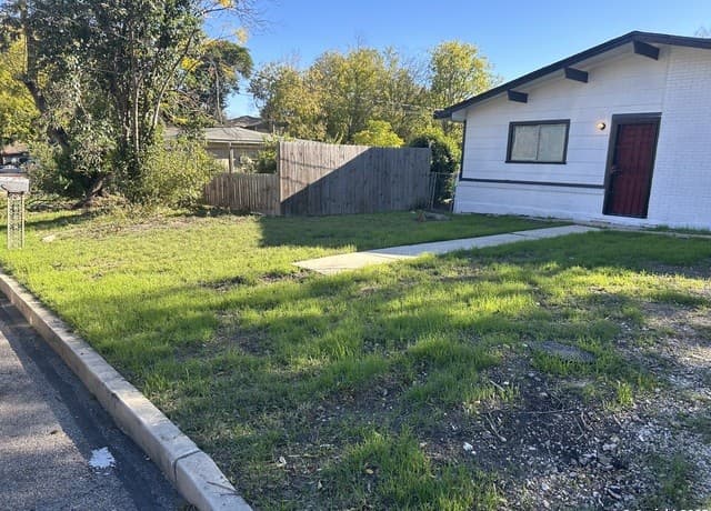 4-bedroom rental at 254 Havana in San Antonio, TX — photo 2
