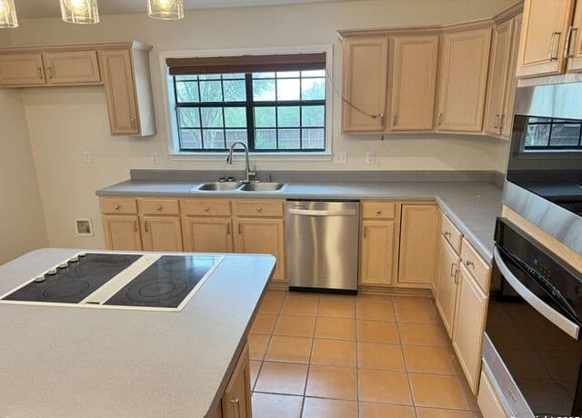2-bedroom rental at 136 Lakeview Trace in Three Rivers, TX — photo 5