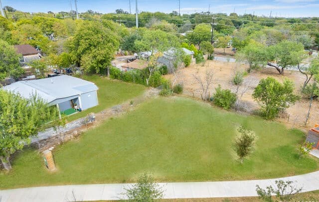 rental at 332 N San Ignacio Ave in San Antonio, TX — photo 1