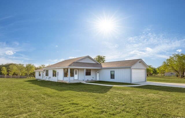 4-bedroom rental at 221 S Monkhouse Street in Poth, TX — photo 2