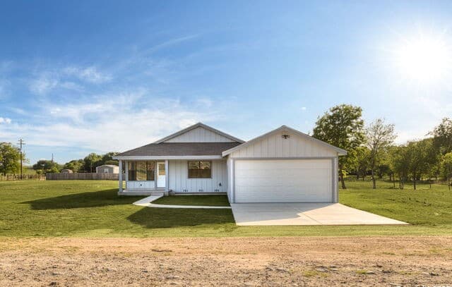 4-bedroom rental at 221 S Monkhouse Street in Poth, TX — photo 3
