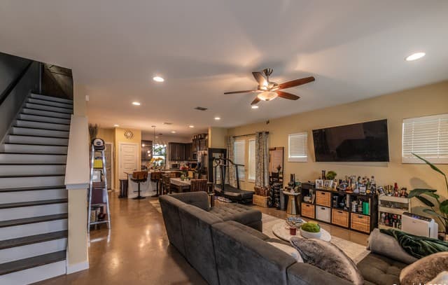 2-bedroom rental at 619 Burleson St in San Antonio, TX — photo 2