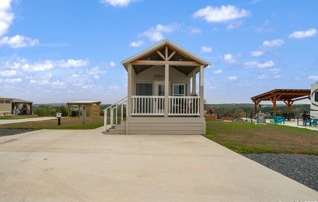 2-bedroom rental at 5386 Ranch Road 1376 #172 in Fredericksburg, TX — photo 2