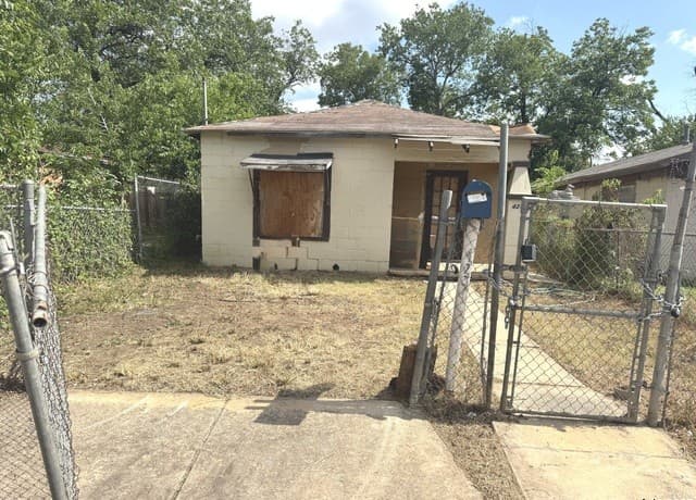 2-bedroom rental at 423 Hazel in San Antonio, TX — photo 1