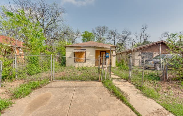2-bedroom rental at 423 Hazel in San Antonio, TX — photo 3