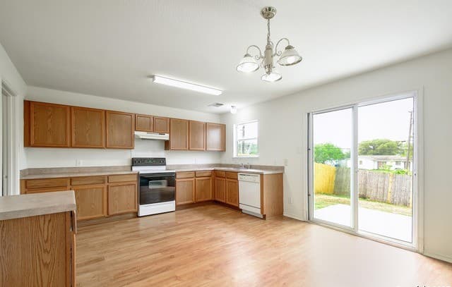 4-bedroom rental at 8438 Adams Hill Dr. in San Antonio, TX — photo 3