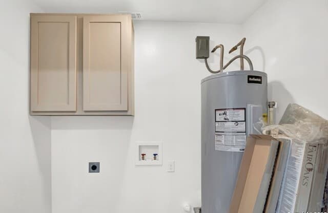 3-bedroom rental at 806 21st in Hondo, TX — photo 4