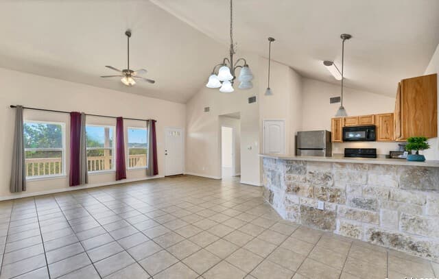 3-bedroom rental at 2407 Golf Dr in Spring Branch, TX — photo 2
