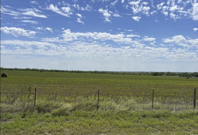 rental at TRACT C Abbott in St Hedwig, TX — photo 3