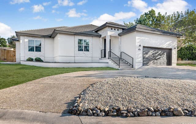4-bedroom rental at 1303 Summerfield in San Antonio, TX — photo 1
