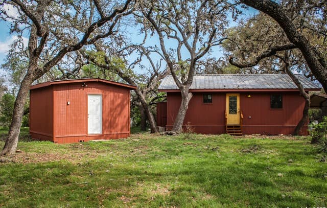 3-bedroom rental at 695 South Thunder Creek Road in Utopia, TX — photo 3