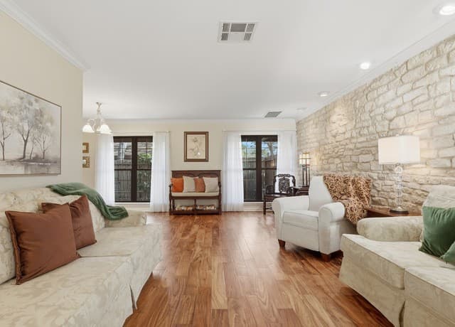 4-bedroom rental at 3038 Valley View in San Antonio, TX — photo 3