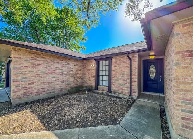 3-bedroom rental at 4635 French Meadow in San Antonio, TX — photo 3