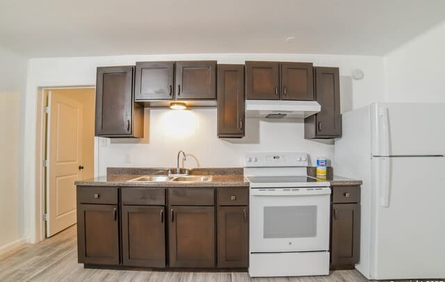 rental at 215 Greenlawn in Pleasanton, TX — photo 5