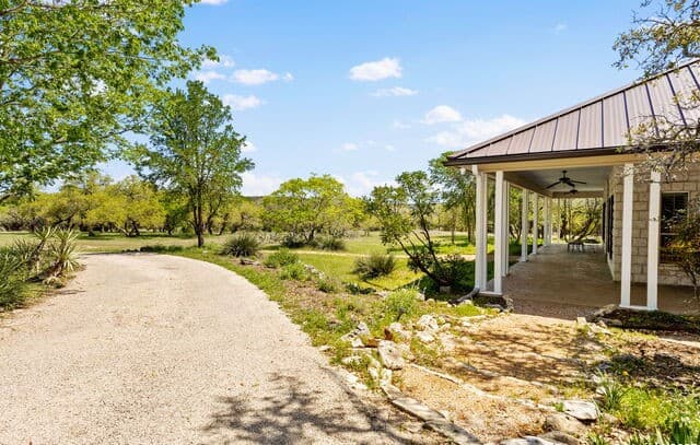 4-bedroom rental at 23954 Cibolo View in San Antonio, TX — photo 5