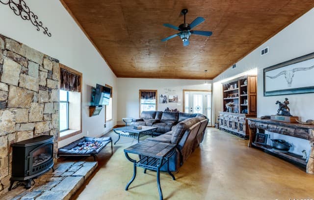 Home for sale at 1077 C Rd in Sutherland Springs, TX — photo 3