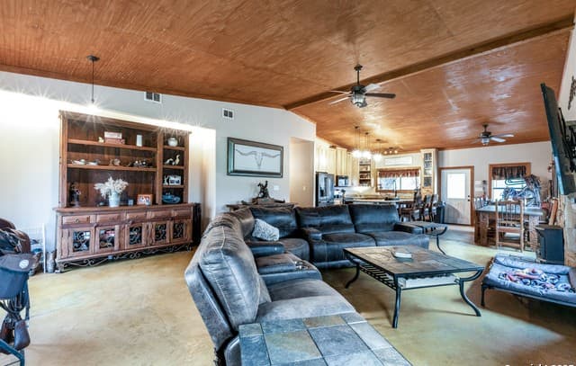 Home for sale at 1077 C Rd in Sutherland Springs, TX — photo 4