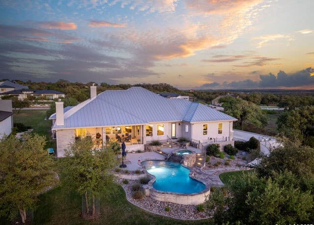 4-bedroom rental at 371 River Cliff in Spring Branch, TX — photo 1