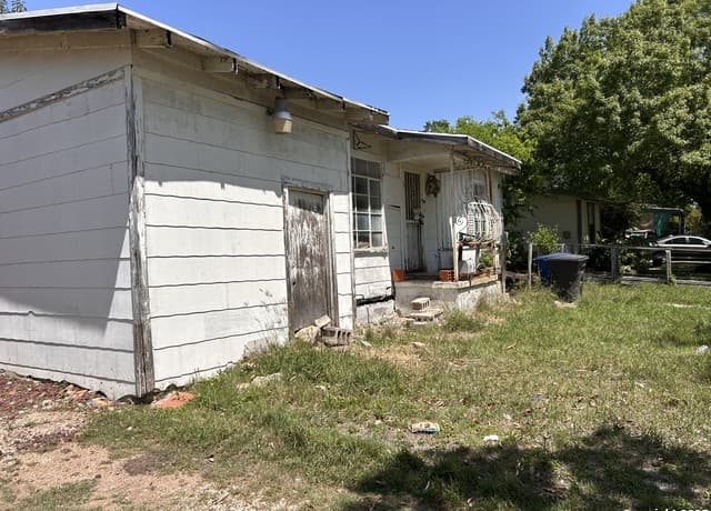3-bedroom rental at 1011 Shadwell in San Antonio, TX — photo 4