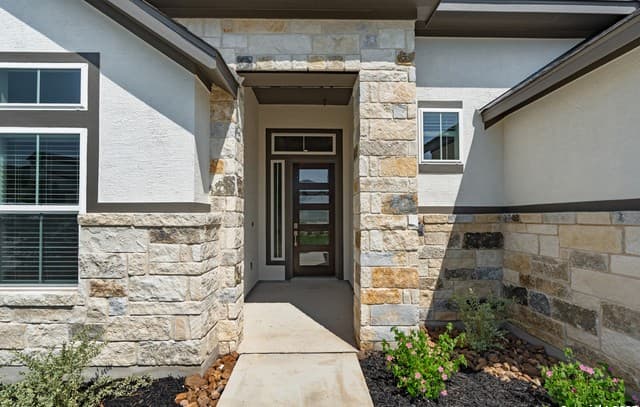4-bedroom rental at 310 Vamanos in Boerne, TX — photo 5