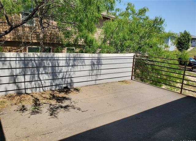 3-bedroom rental at 6743 Tehama Gate in San Antonio, TX — photo 4