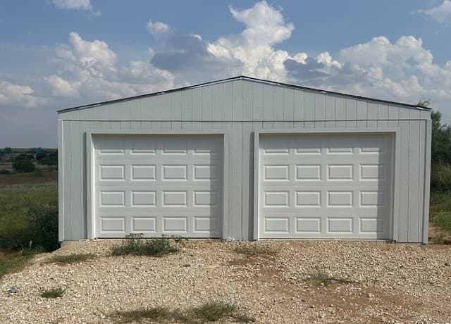 3-bedroom rental at 1038 County Road 329 in Floresville, TX — photo 4