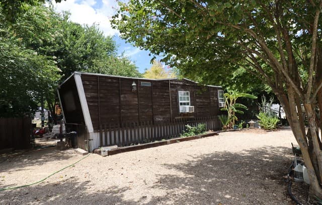 rental at 13915 Interstate 35 in Von Ormy, TX — photo 4