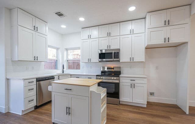 4-bedroom rental at 12934 Legend Cave in San Antonio, TX — photo 3