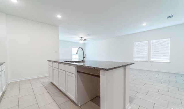 4-bedroom rental at 8920 Grey Elm in Elmendorf, TX — photo 5