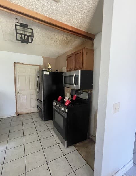 4-bedroom rental at 5915 Hidden Peak in San Antonio, TX — photo 4