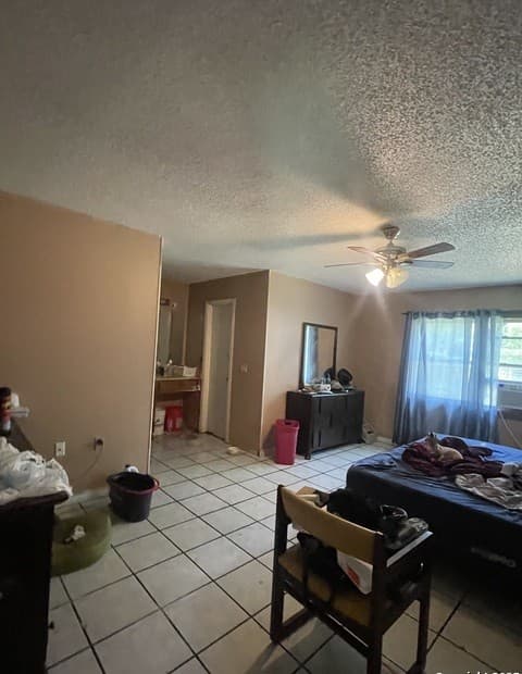 4-bedroom rental at 5915 Hidden Peak in San Antonio, TX — photo 5