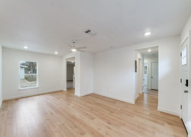 4-bedroom rental at 2207 Burnet in San Antonio, TX — photo 2