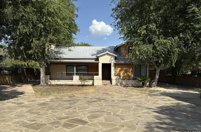 4-bedroom rental at 8138 Old Pearsall in San Antonio, TX — photo 1
