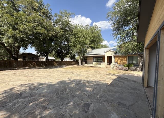 4-bedroom rental at 8138 Old Pearsall in San Antonio, TX — photo 3